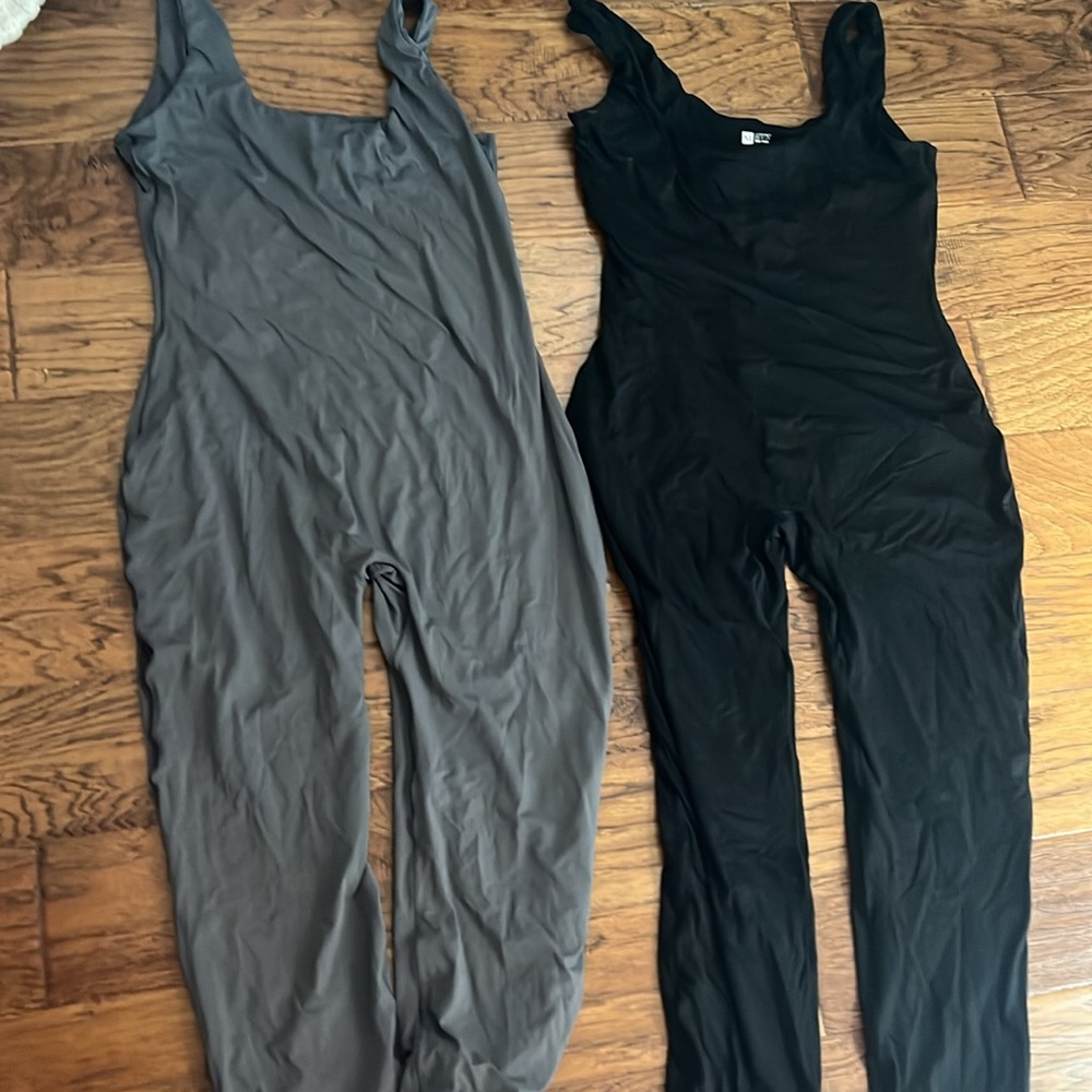 2 jumpsuits - Picture 3 of 3